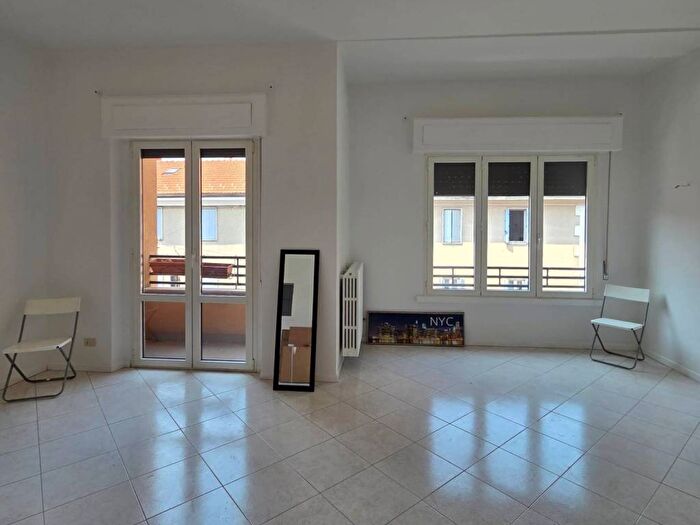 Appartamento trilocale in affitto in Via Alessandro Astesani, Affori, Milano