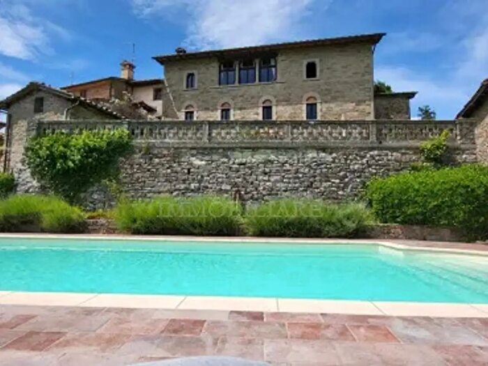 Casa con 6 locali in vendita in Caprese Michelangelo