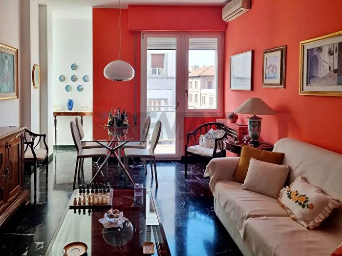 Appartamento trilocale in vendita in Via Amendola, Bologna