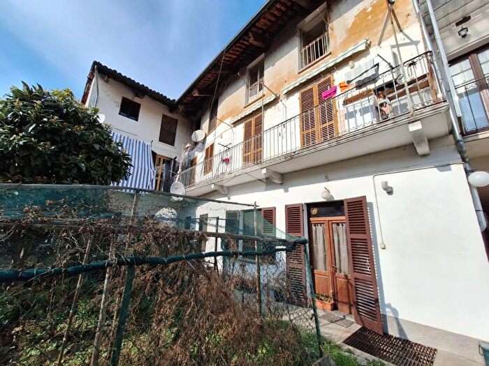 Appartamento trilocale in vendita in Via Perrone, Strambino