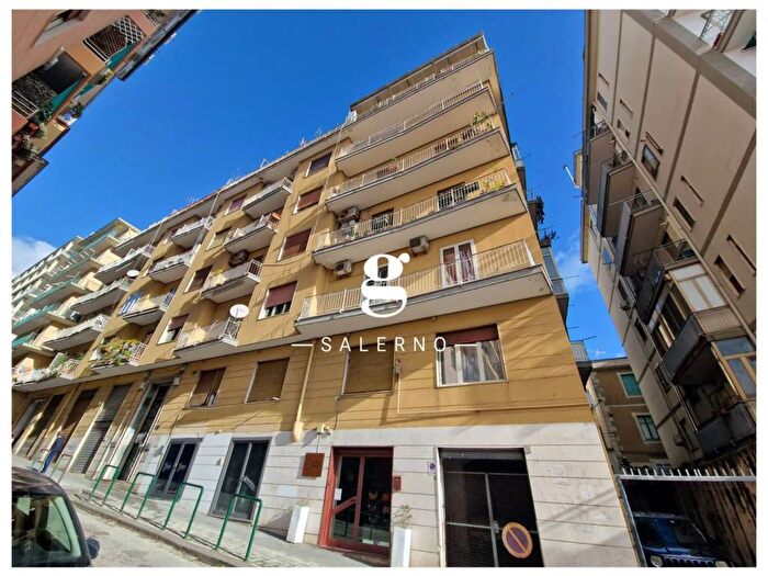 Appartamento trilocale in affitto in Via Pio XI, Centro, Salerno