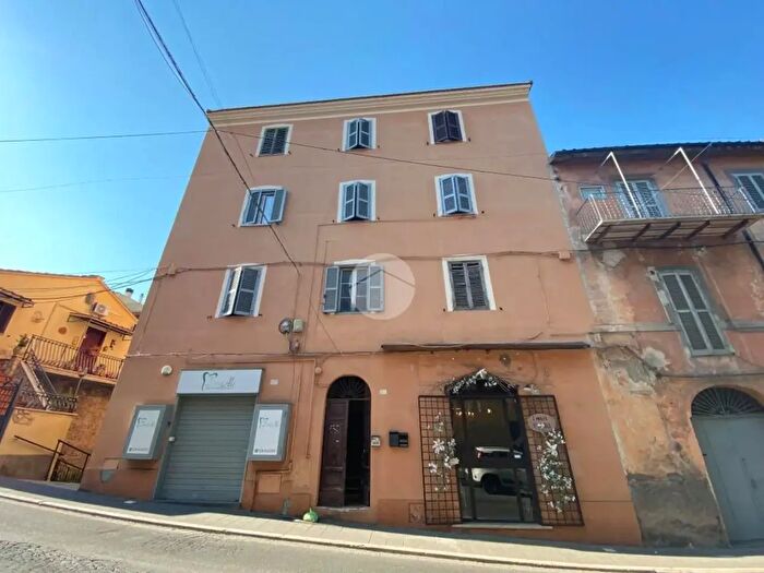 Appartamento trilocale in vendita in Via Roma, Palombara Sabina