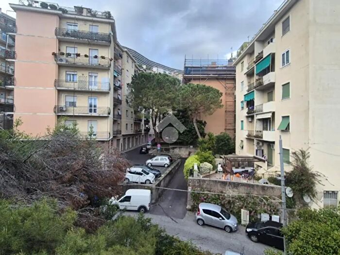 Appartamento con 5 locali in vendita in Via Remigio Zena, Genova