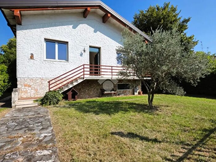 Casa trilocale in vendita in Via Chiesa San Silvestro, Curtatone