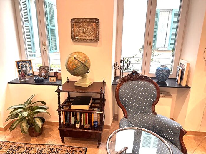 Appartamento trilocale in vendita in Via Felice Gazzolo, Genova