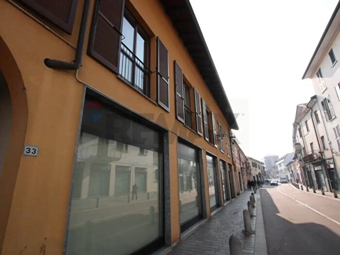 Appartamento trilocale in vendita in Via Milano, Garbagnate Milanese