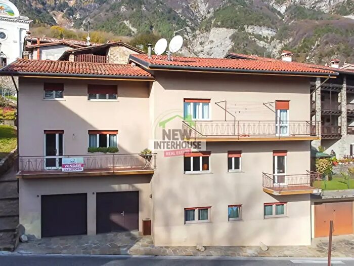 Appartamento con 16 locali in vendita in Via Strada Vecchia, Frisanco