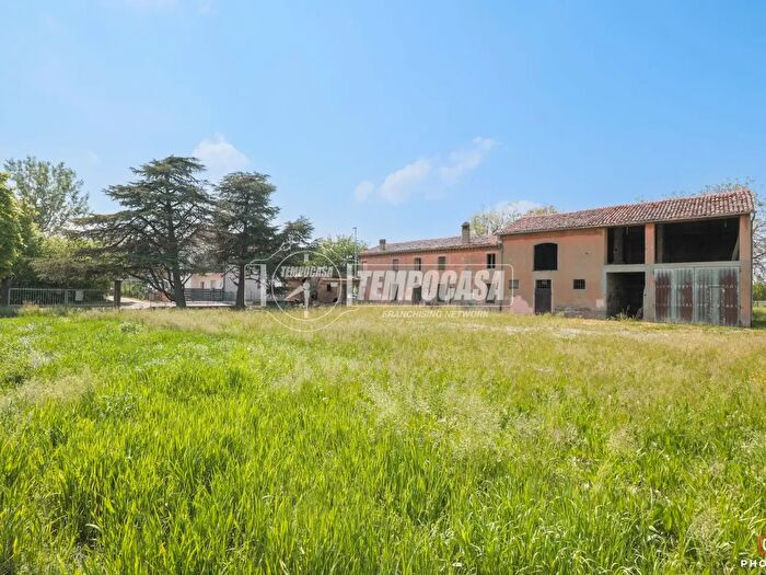 Casa con 10 locali in vendita in Via Lama, Mordano