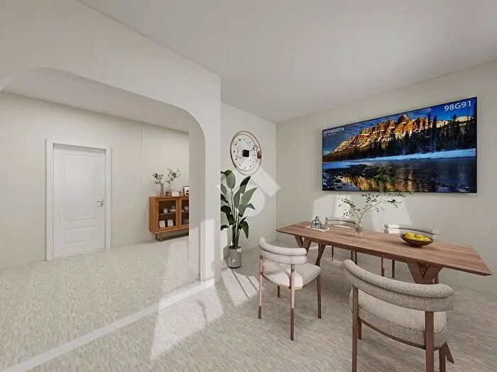 Appartamento trilocale in vendita in Via Pio XII, Napoli