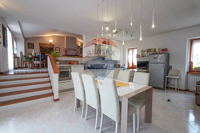 Appartamento trilocale in vendita in Valbrembo