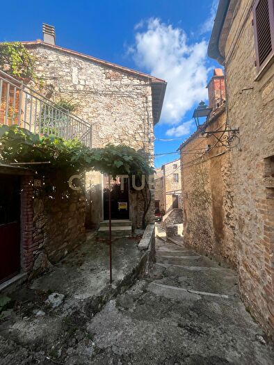 Appartamento quadrilocale in vendita in Via delle Pieve, Semproniano