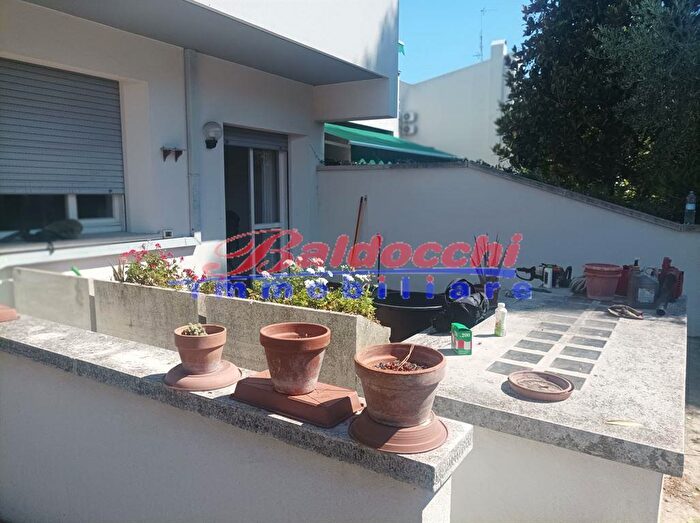 Casa con 6 locali in vendita in Fano