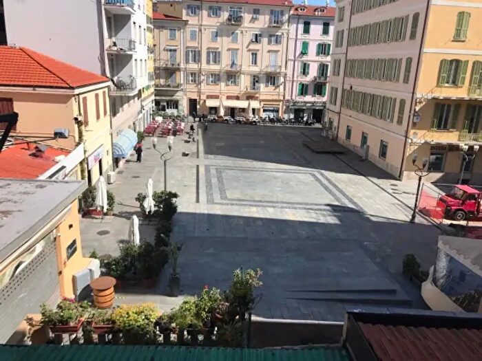 Appartamento quadrilocale in vendita in Via Camillo Benso di Cavour, Sanremo