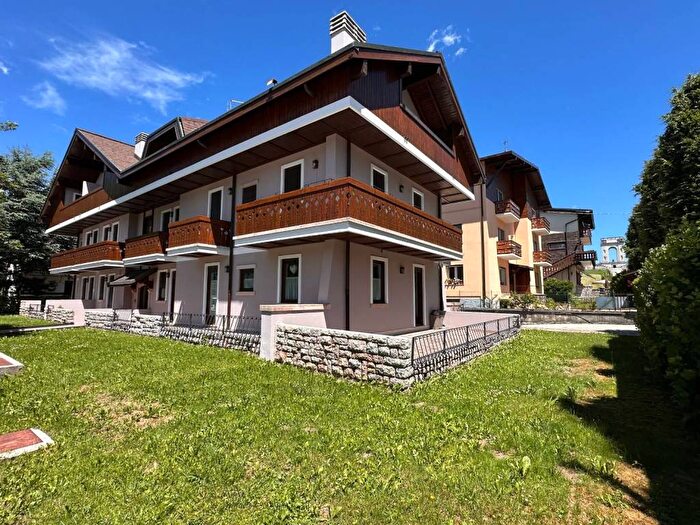 Appartamento trilocale in affitto in Via G Bertacchi, Centro, Asiago