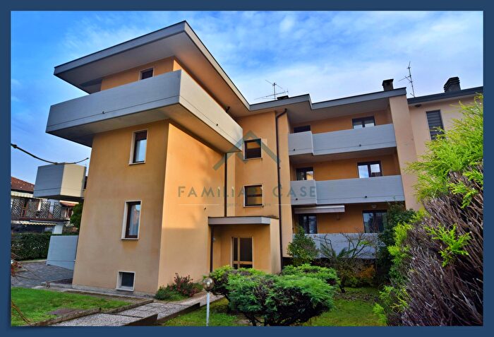 Appartamento trilocale in vendita in Italo Cremona, Gazzada Schianno