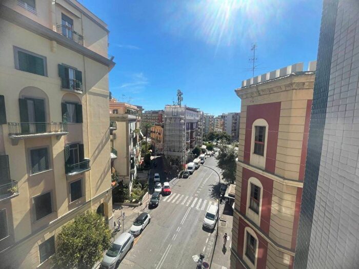 Appartamento quadrilocale in affitto in Piazza Francesco Muzii, Arenella, Napoli