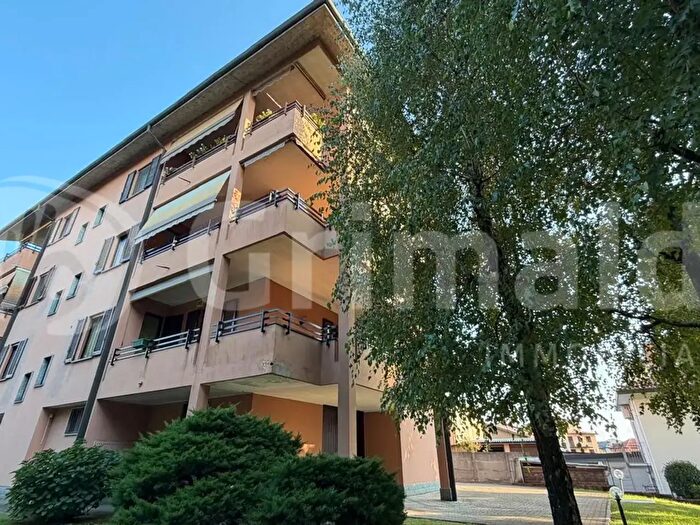 Appartamento trilocale in vendita in Via Volta, Abbiategrasso