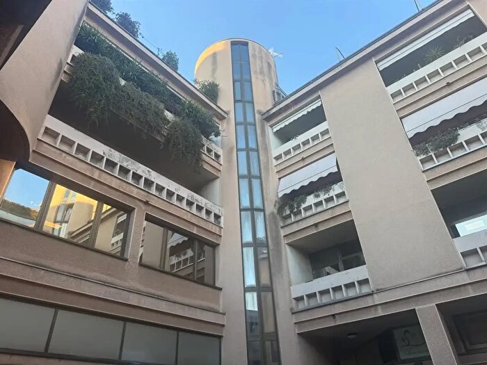 Appartamento con 5 locali in vendita in Via Alberto da Giussano, Busto Arsizio