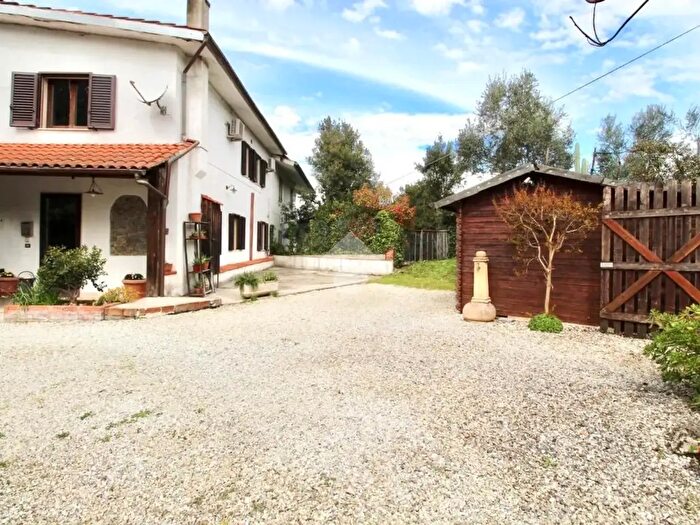 Appartamento trilocale in vendita in Via Valle, Larciano