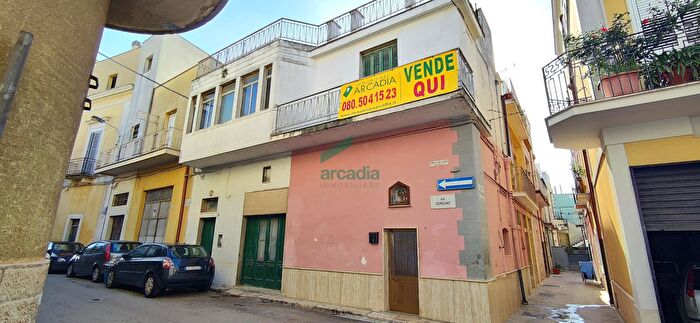 Appartamento quadrilocale in vendita in Via Giordano, Rutigliano