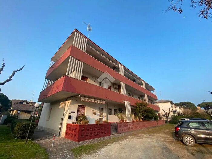 Appartamento trilocale in vendita in Viale Orazio, Ravenna