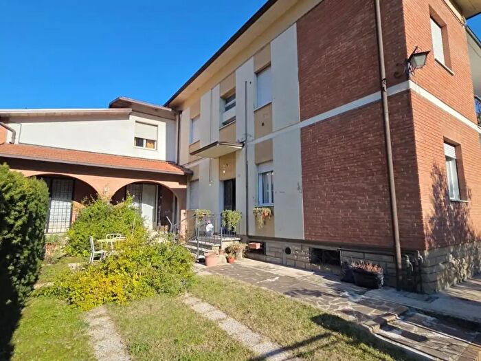 Casa con 10 locali in vendita in Via Claudia, Maranello