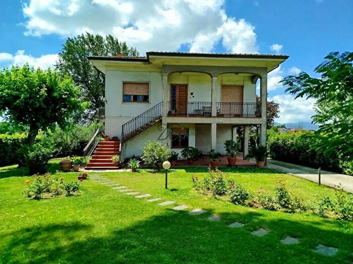 Casa con 10 locali in vendita in Via dei Maionchi, Capannori