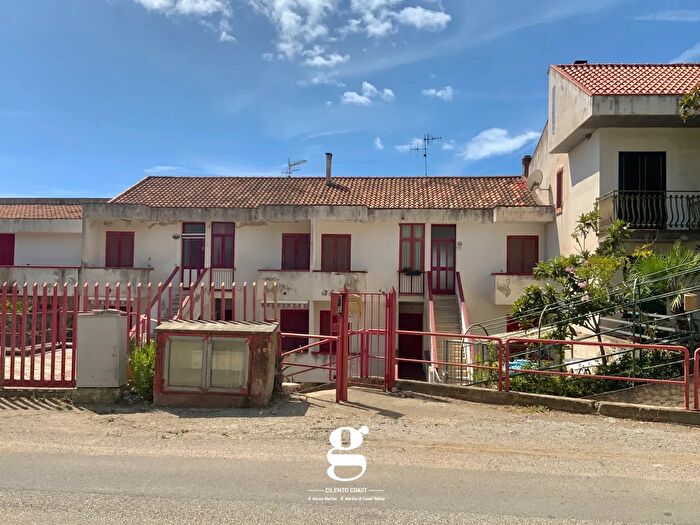 Appartamento con 5 locali in vendita in Via Roma Snc, Casal Velino