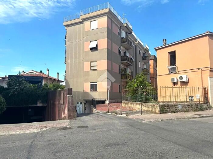 Appartamento trilocale in vendita in Via Leonardo da Vinci, Cisterna Di Latina
