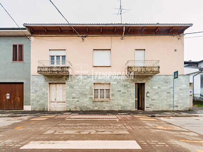 Casa quadrilocale in vendita in Via Giuseppe Campana, Cilavegna