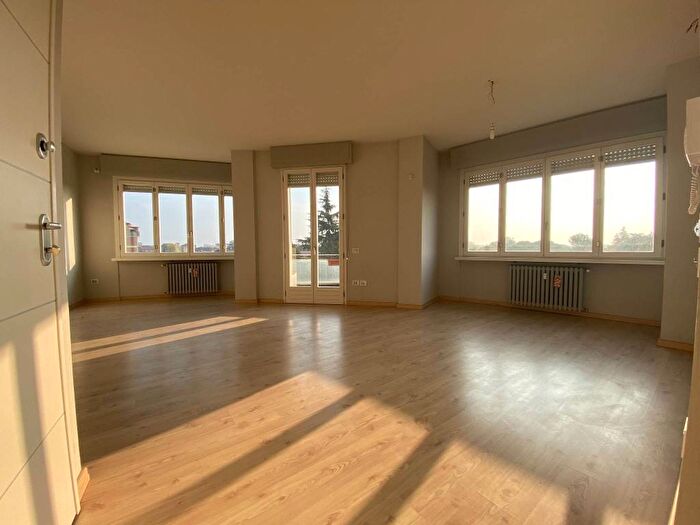 Appartamento con 5 locali in affitto in Via Girolamo Mercuriali, Centro Storico, Forlì