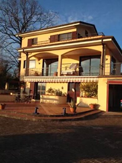 Casa con 6 locali in vendita in Via Debbio, Bolano