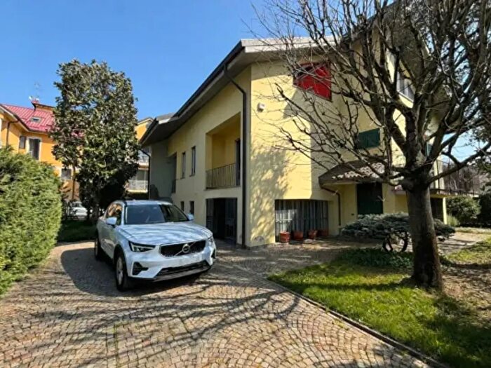 Casa con 6 locali in vendita in Strada Frugarolo, Alessandria