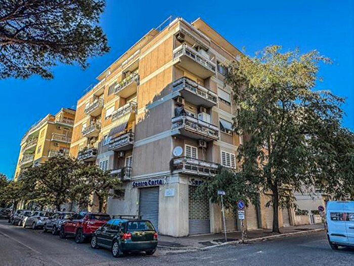 Appartamento trilocale in vendita in Via Ermanno Carlotto, Roma