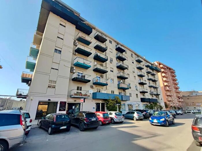 Appartamento trilocale in vendita in Via Villagrazia Q, Palermo