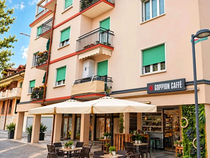 Appartamento trilocale in vendita in Piazza G Oberdan, Grado
