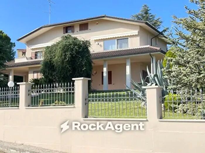Casa con 6 locali in vendita in Via Fontanelle, Tortoreto