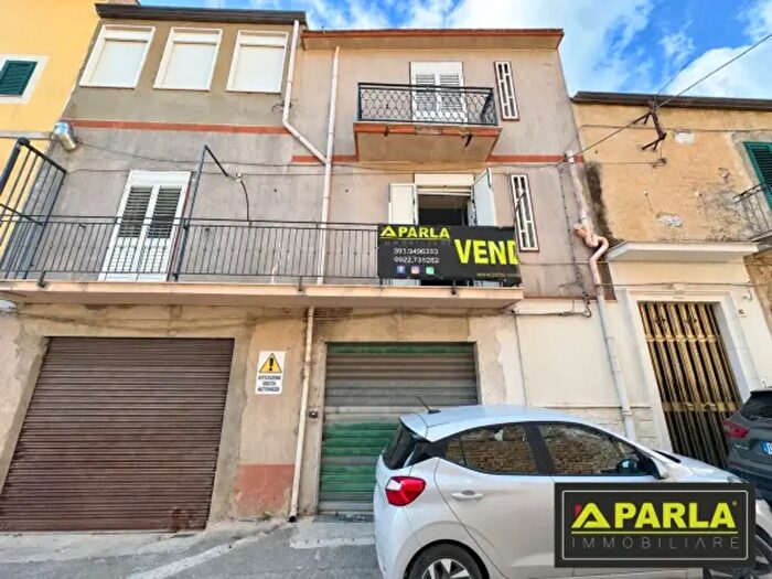 Casa con 6 locali in vendita in Via Francesco Domenico Guerrazzi, Canicatti'