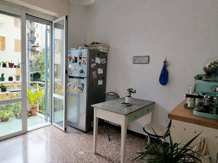 Appartamento quadrilocale in affitto in Via S Schiaffino, Genova