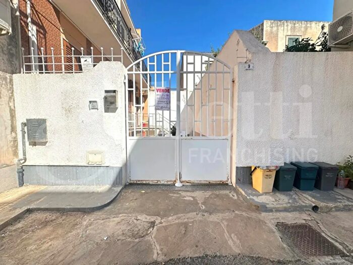 Appartamento con 5 locali in vendita in Traversa Sesta di Via Mario Rapisardi, Avola