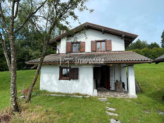 Casa bilocale in vendita in Via col De Gou, Belluno