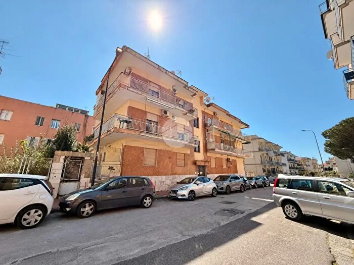 Appartamento trilocale in affitto in Viale Bognar, Pozzuoli