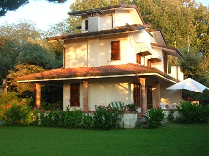 Casa con 6 locali in affitto in Forte Dei Marmi