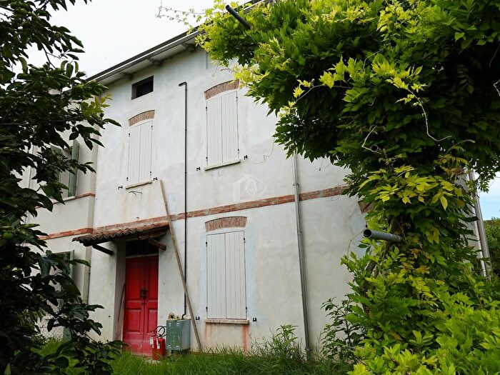 Casa con 6 locali in vendita in Motteggiana