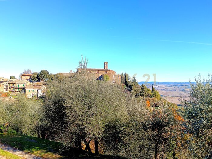 Casa con 10 locali in vendita in Via Moglio, Montalcino
