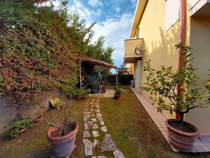 Casa con 5 locali in vendita in Diamante