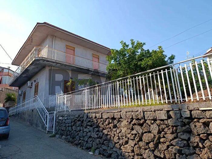 Casa con 5 locali in vendita in Acireale