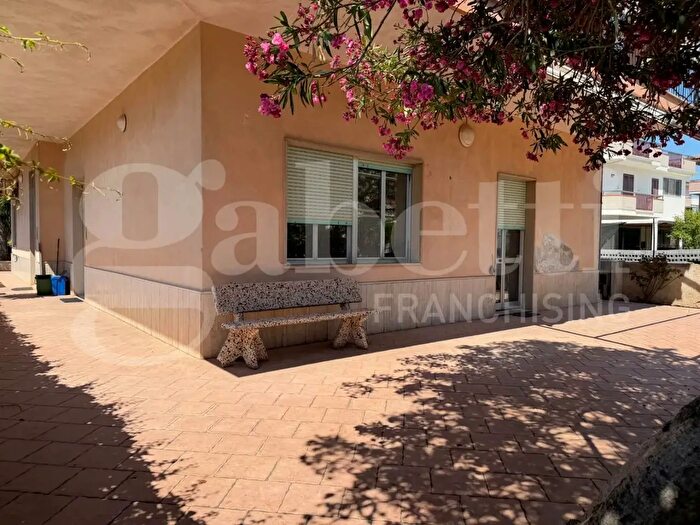 Appartamento con 5 locali in vendita in Viale delle Americhe, Ragusa