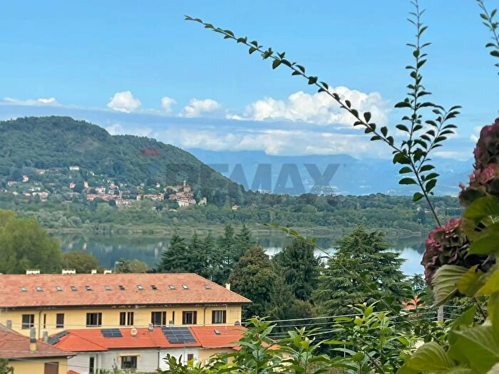 Appartamento quadrilocale in vendita in Via Lombardia, Vergiate