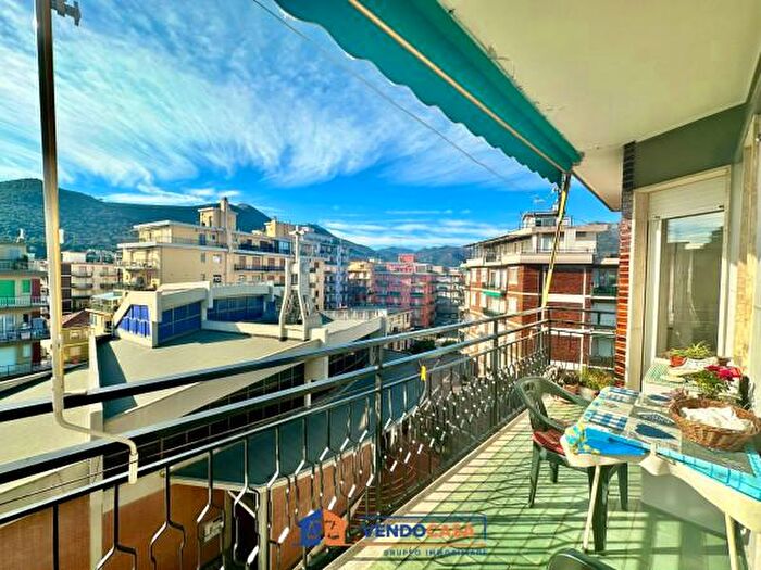 Appartamento trilocale in vendita in Piazza SantAntonio, Borghetto Santo Spirito